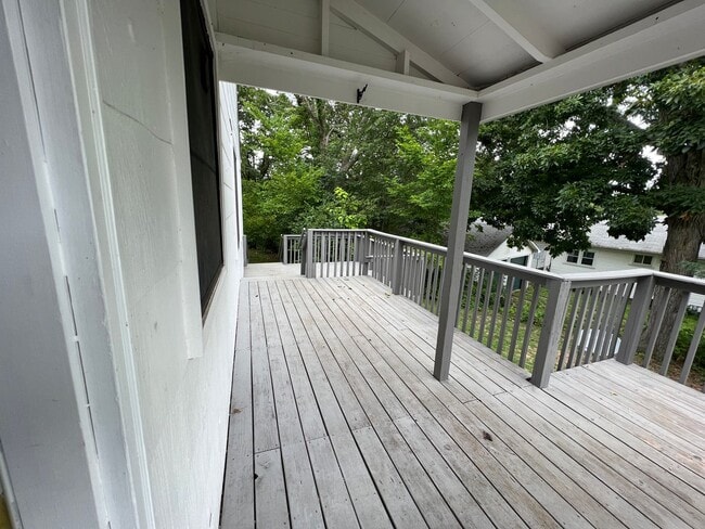 Building Photo - Available Mid-May 4 Bedroom / 1.5 Bathroom for Rent