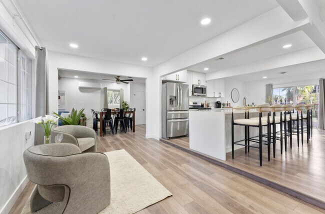 Building Photo - 4404 Vista Way