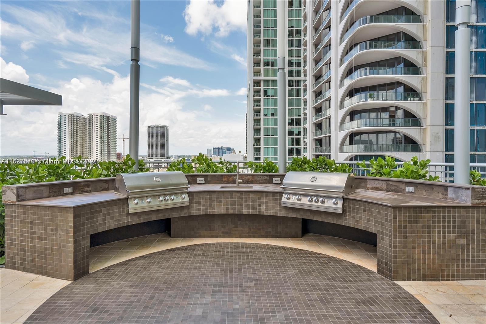Building Photo - 900 Biscayne