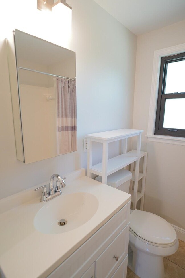 Building Photo - 1506 Sharon Rd