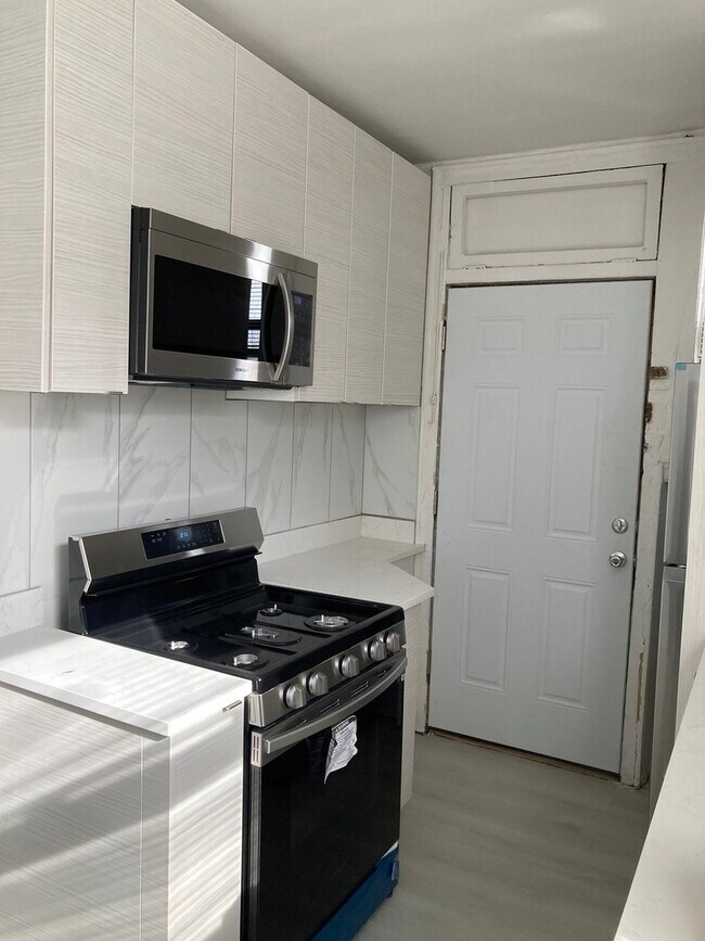 Building Photo - 7325 N Honore St