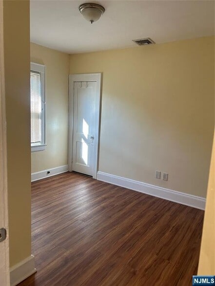 Building Photo - 491 Elizabeth St