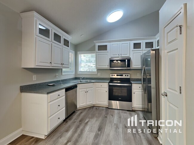 Building Photo - 16 Windrush Drive White GA