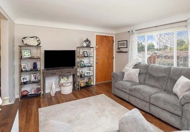 Building Photo - 3178 Blueacres Dr