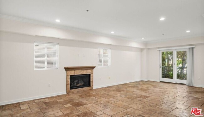 Building Photo - 10616 Kinnard Ave