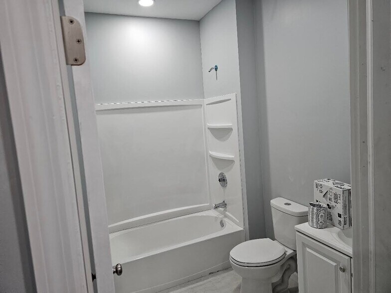 Building Photo - 711 N Ohio Ave