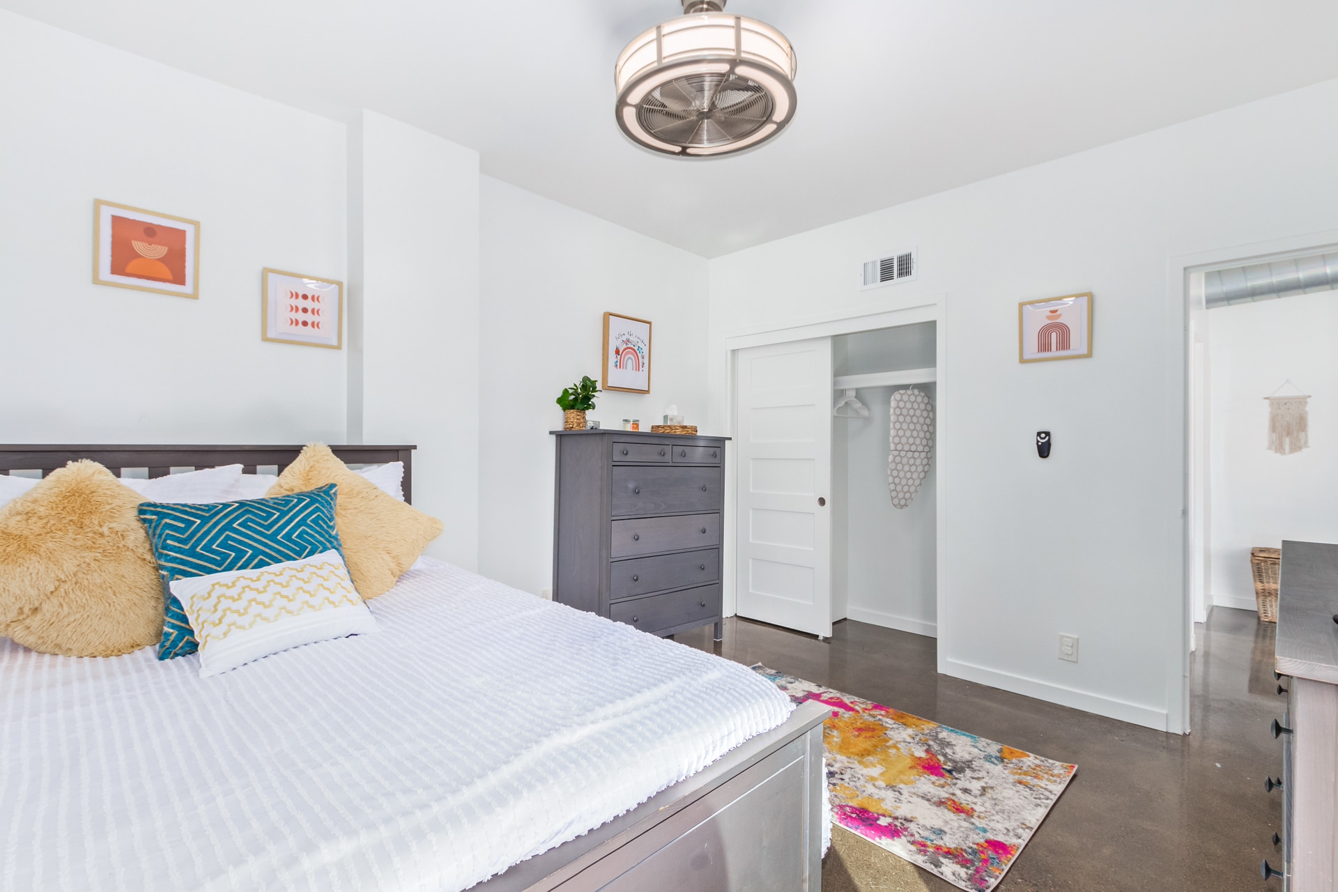 Building Photo - 805 N 4th Ave