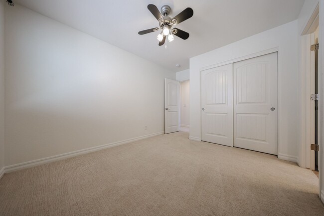 Building Photo - 2744 E Donato Dr