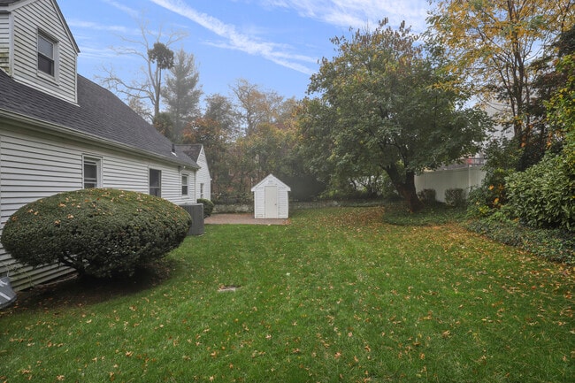 Building Photo - 216 S Poe St