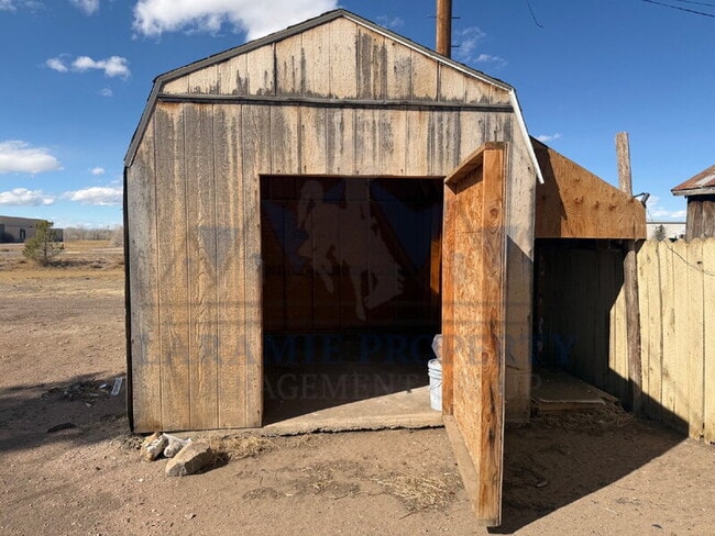 Building Photo - 656 N Cedar St