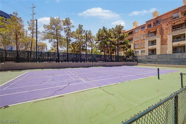Building Photo - 260 E Flamingo Rd