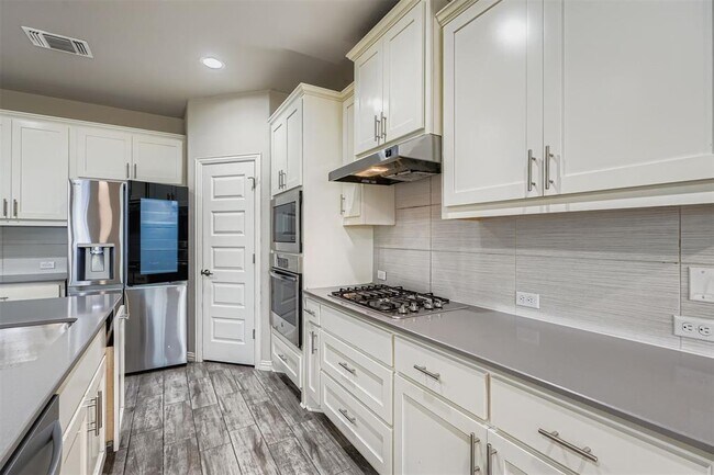 Building Photo - 8800 Sikes Way