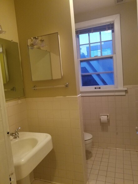 Building Photo - 331 22nd Ave N