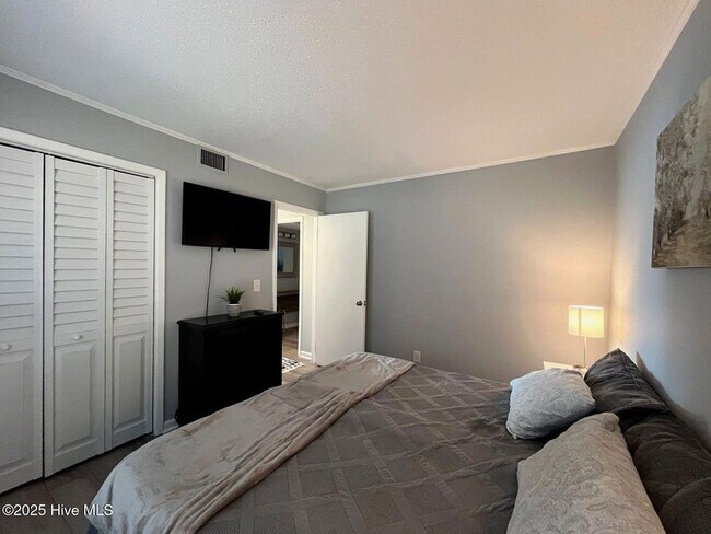 Building Photo - 250 Sugar Gum Ln