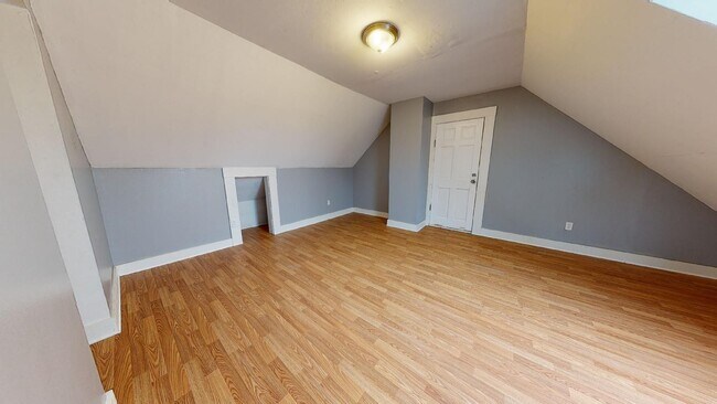 Building Photo - 3213 Louisiana Ave