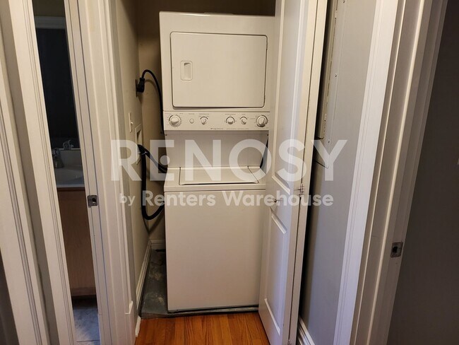 Building Photo - Two Bed One Bath condo for rent in great central location - Available Now!