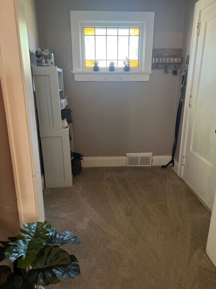 Entry - 1975 S 76th St