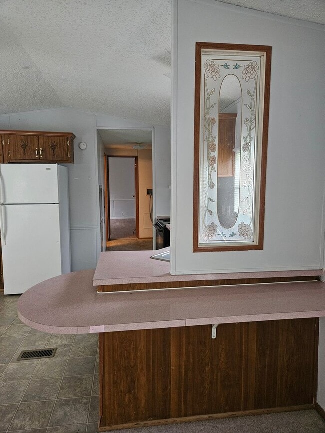 Building Photo - 2 Bedroom, 2 Bath Mobile Home in Yorktowne, Winchester!