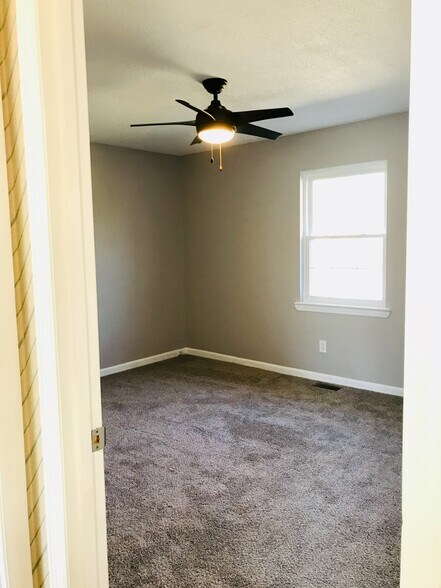 Master Bedroom (all bedrooms have ceiling fans; as well as Den and Kitchen) - 9225 Amos Rd