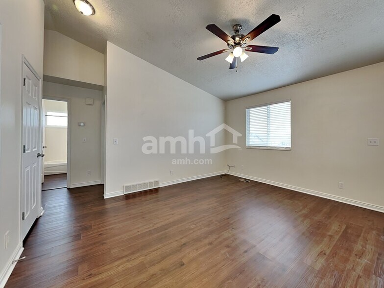 Building Photo - 5697 S Stone Flower Way