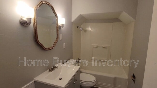 Building Photo - 236 Hilton Ave