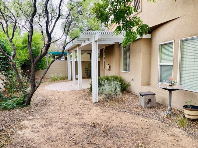 Building Photo - Rio Grande Home