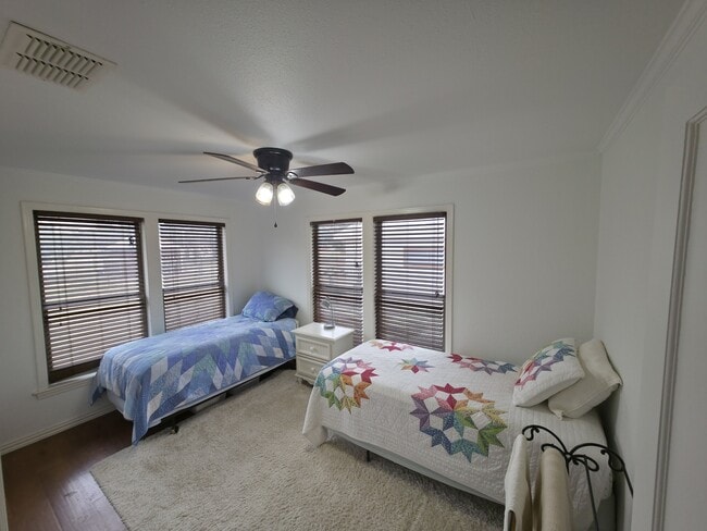 Building Photo - 104 Riverside Dr