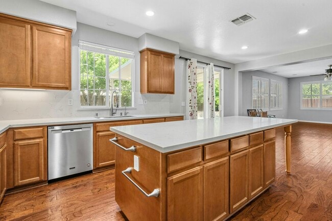 Building Photo - 507 Burk Pl