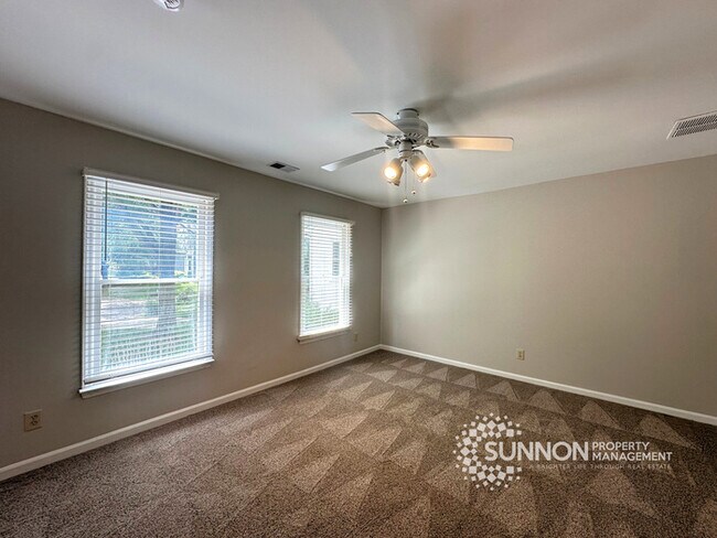 Building Photo - Spacious 4-Bedroom Home in Davis LakeSpacious 4-Bedroom Home in Davis
