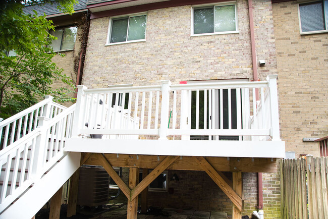 Building Photo - 10331 Bushman Dr