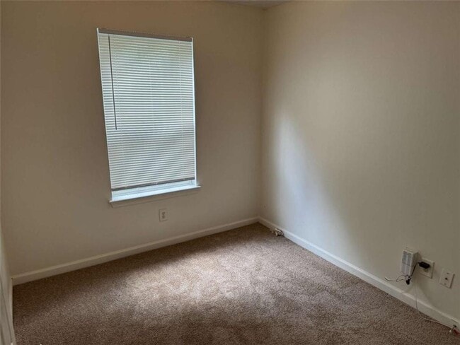 Building Photo - 356 Springbottom Dr SE