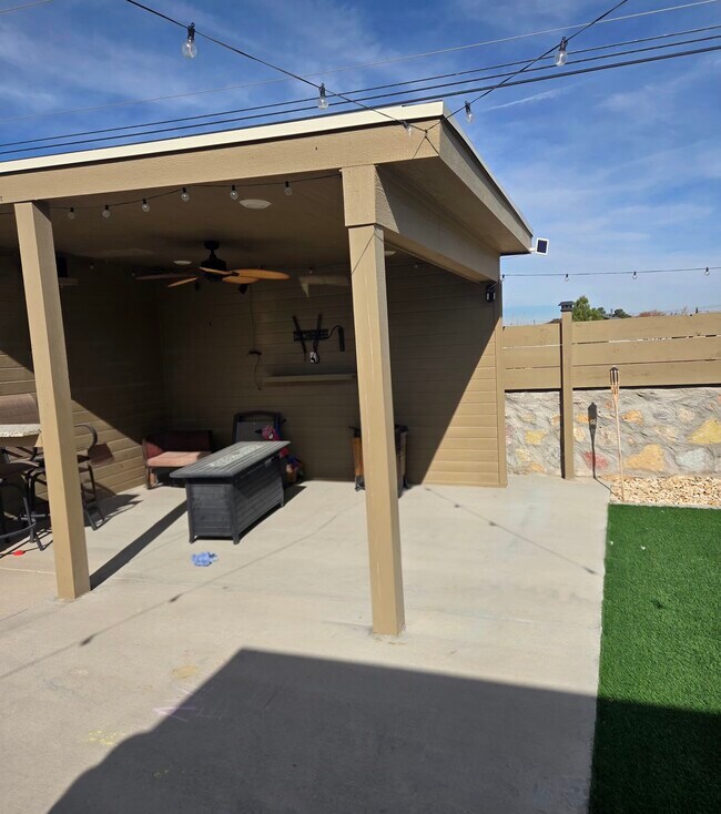 Building Photo - Mescal Bean