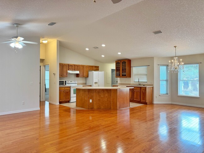 Building Photo - 932 Delcie Dr