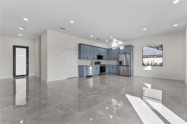 Building Photo - 1134 Cummings St E