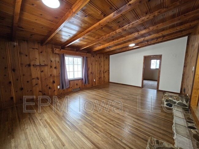 Building Photo - 304 N Nesbit Rd