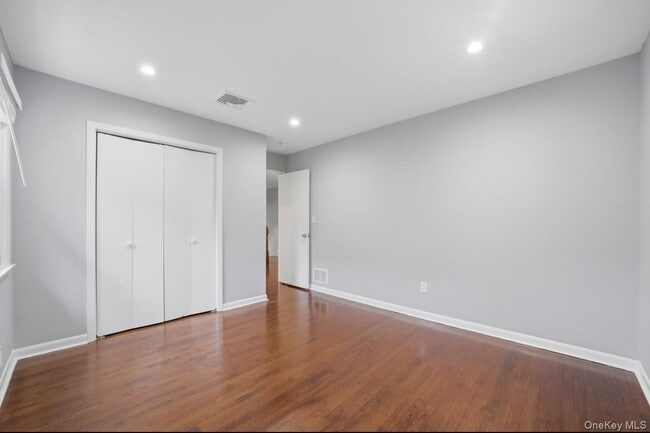 Building Photo - 87 Woodlawn Ave