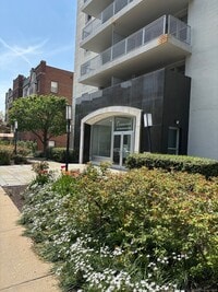 Building Photo - 30 Glenbrook Rd