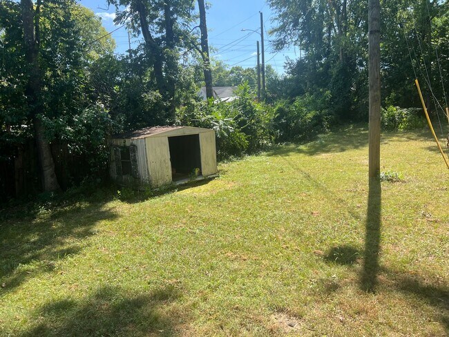 Building Photo - Charming Home with Great Location...Availa...