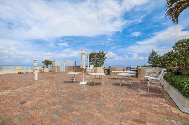 Building Photo - 3180 S Ocean Dr