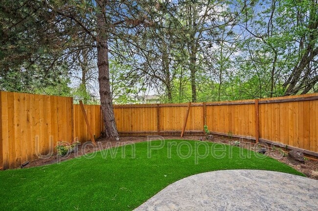 Building Photo - 6133-6135 SE Frances St.