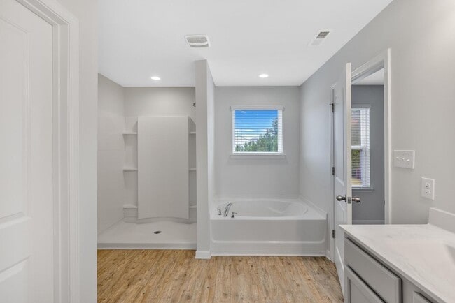 Building Photo - House for Rent in Holly Ridge with large y...