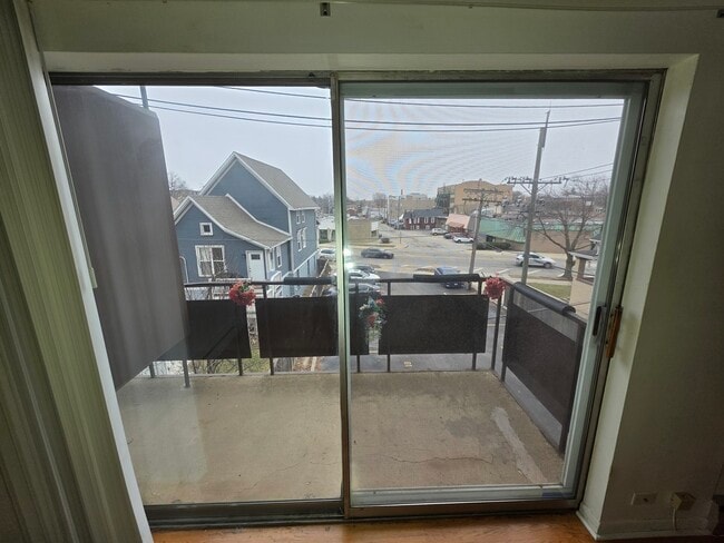 Building Photo - 336 Lathrop Ave