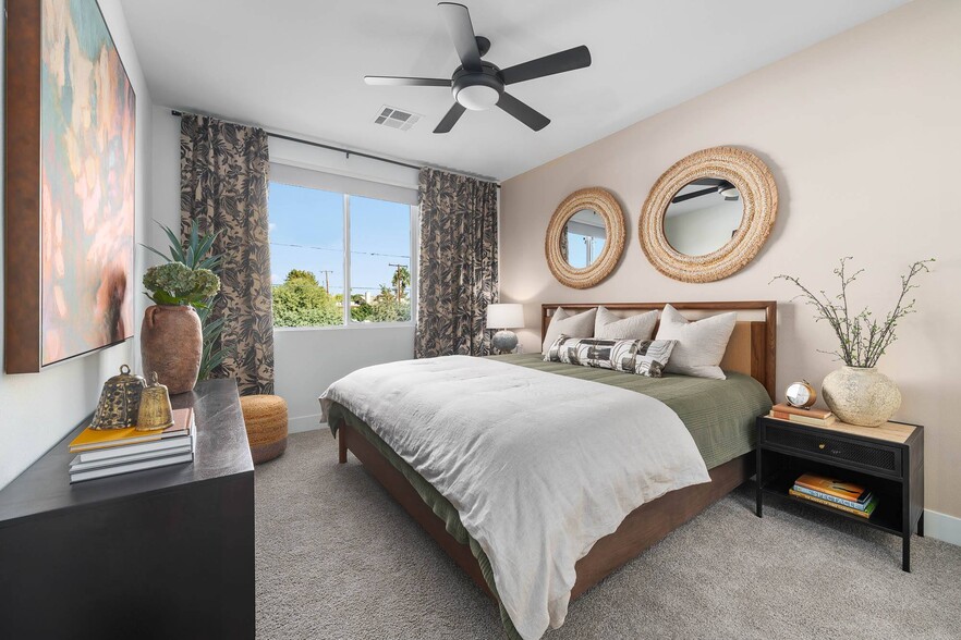 Building Photo - Aura Uptown