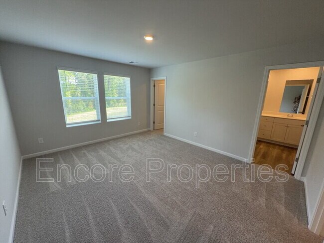 Building Photo - 3219 Bailey Lk Dr