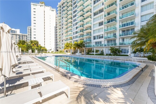 Building Photo - 1000 West Ave