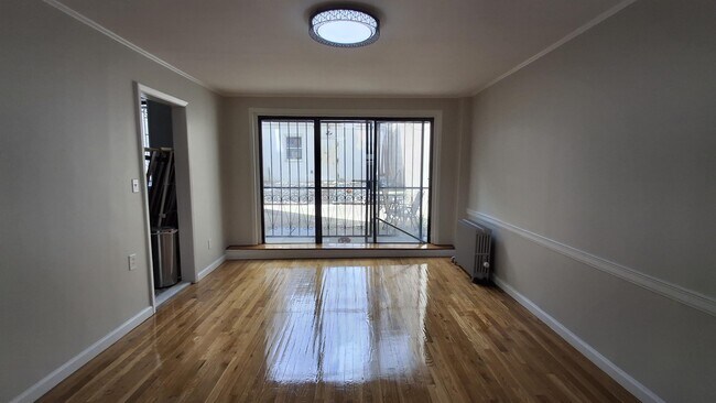 Building Photo - 330 Hudson St