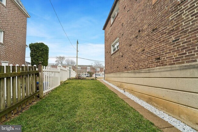 Building Photo - 273 Westbrook Dr