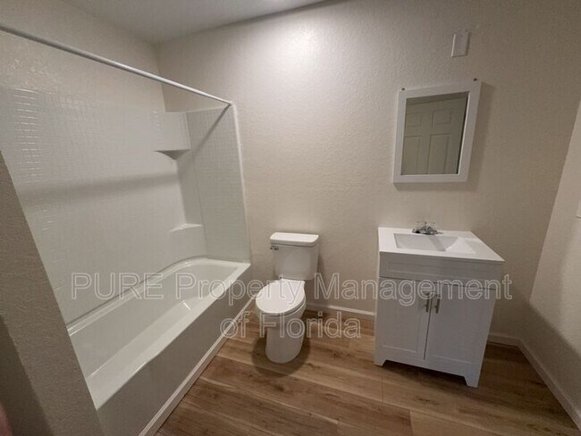 Building Photo - 11330 NE 66th Ln