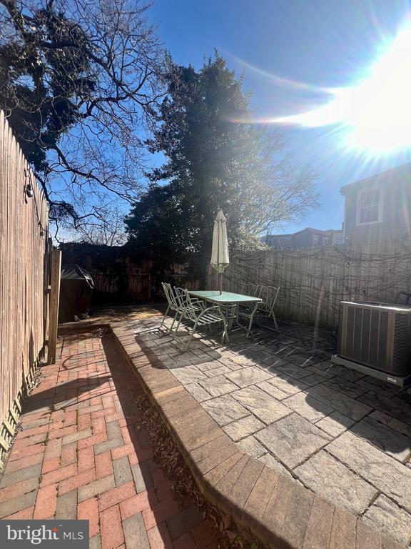 Building Photo - 1908 N Lincoln St