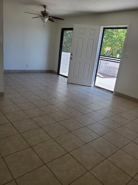 Building Photo - 1008 Willow Tree Dr